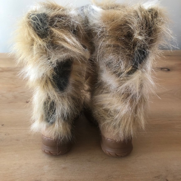 SOLD - NWT Oscar Sport Winna Faux Calf Hair/Fur Boots Size 37 - Picture 4 of 11